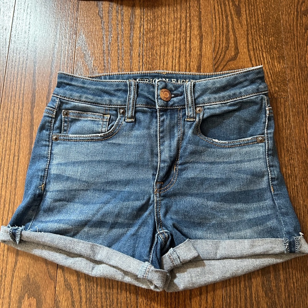 American eagle high rise jean shorts size US2